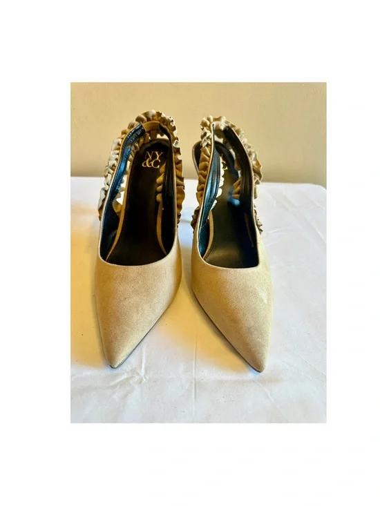 New York and Company Ruffle Stilettos - Picture 3 of 9